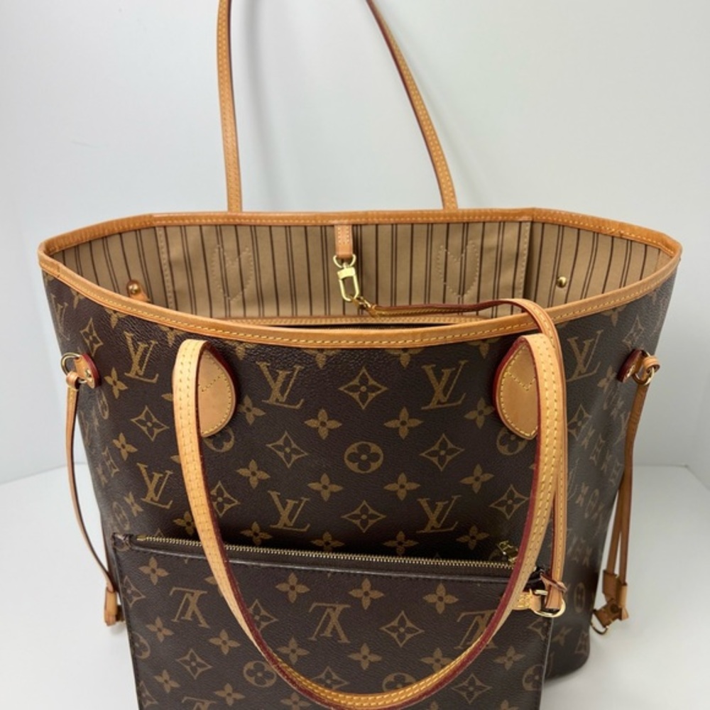 Louis Vuitton Neverfull MM Tote Bag With Pouch